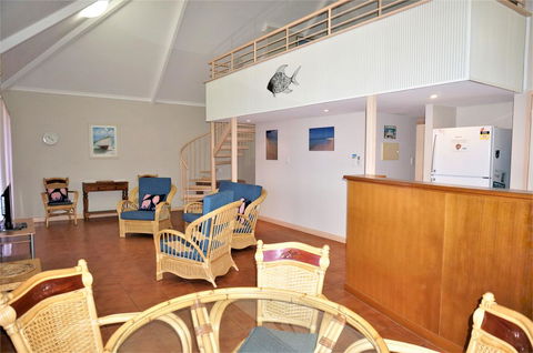 Osprey Holiday Village Unit 109 - Pleasant 3 Bedroom Holiday Villa With A Pool In The Complex - Darwin Holiday 1
