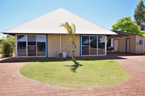 Osprey Holiday Village Unit 109 - Pleasant 3 Bedroom Holiday Villa With A Pool In The Complex - Darwin Holiday 0