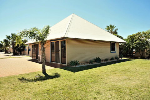Osprey Holiday Village Unit 114 - Gorgeous 3 Bedroom Holiday Villa With A Pool In The Complex - Darwin Holiday 1