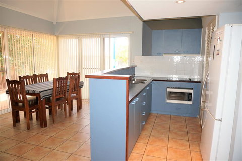 Osprey Holiday Village Unit 115 - Idyllic 3 Bedroom Holiday Villa With A Pool In The Complex - Darwin Holiday 3