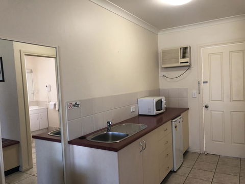 Outback Quarters- Motel Hay - Darwin Holiday 3
