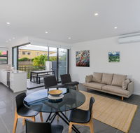 Oxford Steps - Executive 2BR Bulimba Apartment Across from the Park on Oxford St - Darwin Holiday