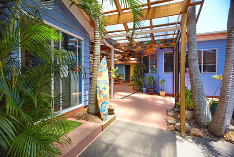 Ozzie Pozzie Backpackers - Port Macquarie YHA - Darwin Holiday 0