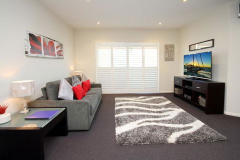 Pacific Blue Apartment 258, 265 Sandy Point Road - Darwin Holiday 1