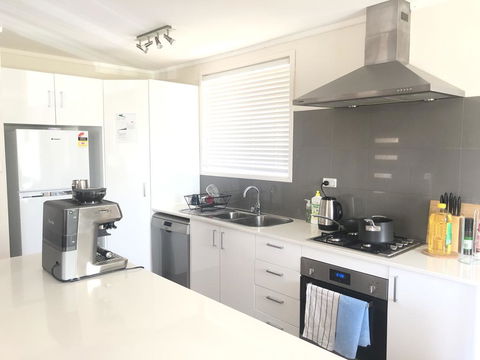 Page Fresh 3BR House, Free WiFi, Netflix, Parking - Darwin Holiday 2