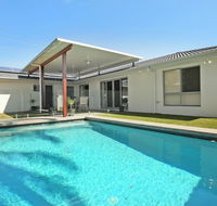 Palm 95 - Modern 4 BDRM Home with Pool - Darwin Holiday
