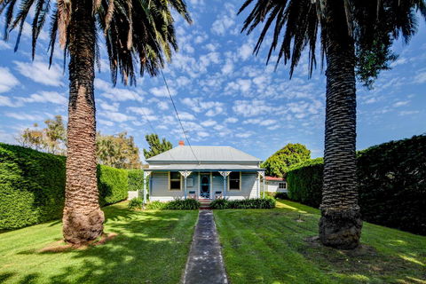 Palm Cottage - Pet Friendly Victorian Cottage - Darwin Holiday 0