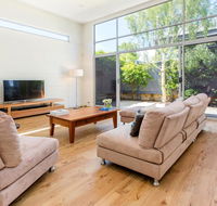 PALM COURT RETREAT - MORNINGTON - Darwin Holiday