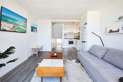 Panoramic Ocean Views In Stylish Manly Apartment - Darwin Holiday 2