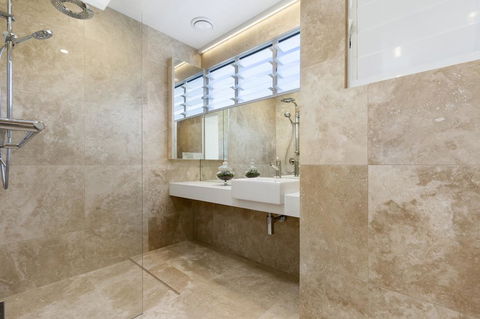 Paperbark B - Luxury Duplex Sunshine Beach - Darwin Holiday 1