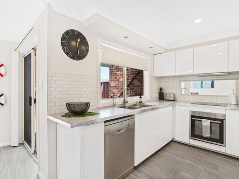 Paradise Holiday @ Fingal Bay - Darwin Holiday 1