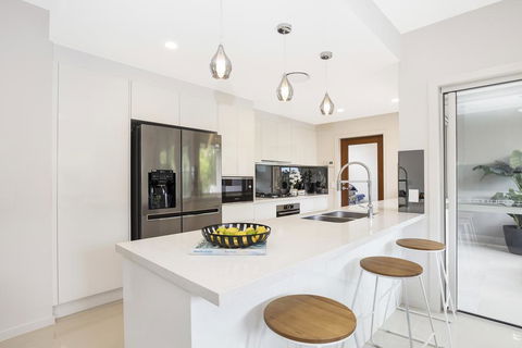 Park Avenue Luxe Townhouse Brand New Sleeps 9 - Darwin Holiday 2