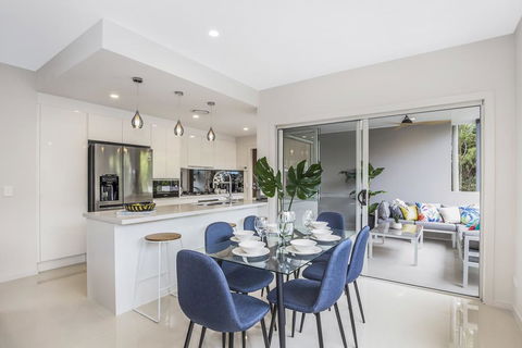 Park Avenue Luxe Townhouse Brand New Sleeps 9 - Darwin Holiday 3