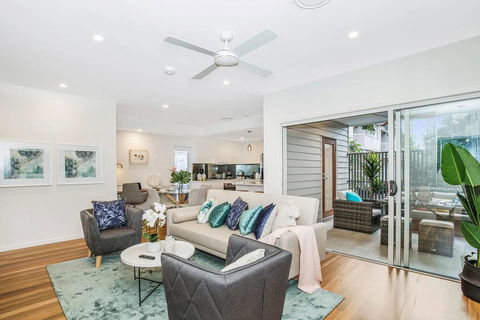 Park Avenue Townhouse Retreat Brisbane Sleeps 10 - Darwin Holiday 0