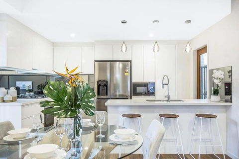 Park Avenue Townhouse Retreat Brisbane Sleeps 10 - Darwin Holiday 1