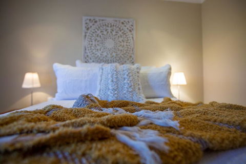 Paula's Place 8 Ti Tree Close Robe - Darwin Holiday 1