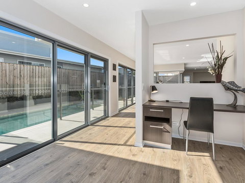 Pebbles At Casuarina Beach - Darwin Holiday 3