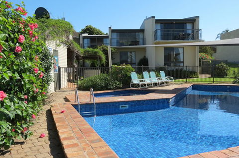Penguin Mews - Darwin Holiday 0