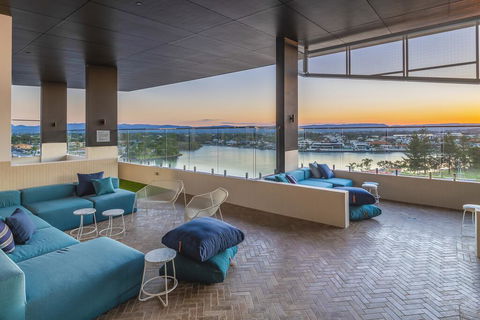 Peninsular Gold Coast - Darwin Holiday 0