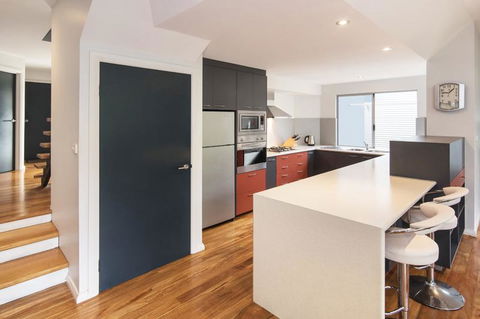 PEPPY TREE HOUSE - Darwin Holiday 2