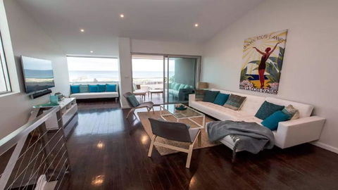 Perfect Beach Front Duplex - The Entrance North - Darwin Holiday 3