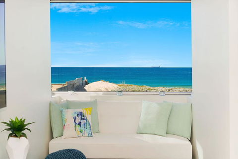 Perfect Beach Front Duplex - The Entrance North - Darwin Holiday 0