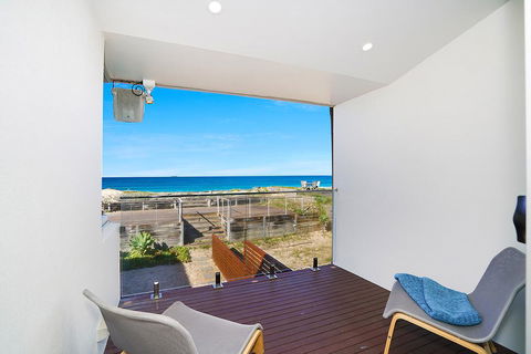 Perfect Beach Front Duplex - The Entrance North - Darwin Holiday 1