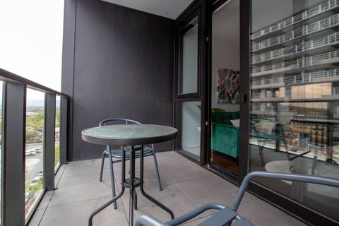 Perfect Location 2 Bdrs Apartment@Glen Waverley - Darwin Holiday 3