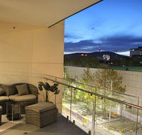 Perfectly Located Modern Apartment - Canberra CBD - Darwin Holiday