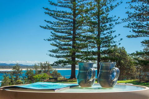 PERFECTLY POSITIONED BEACHFRONT APARTMENT-GREAT LOCATION WITH OCEAN VIEWS - Darwin Holiday 0
