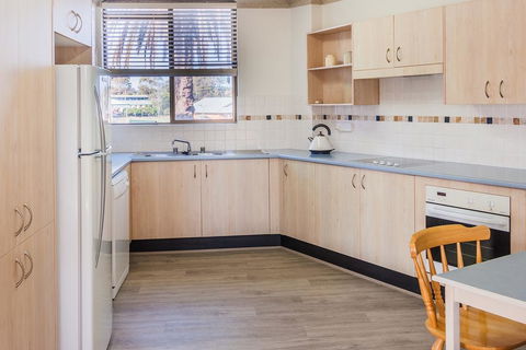 PERFECTLY POSITIONED BEACHFRONT APARTMENT-GREAT LOCATION WITH OCEAN VIEWS - Darwin Holiday 1