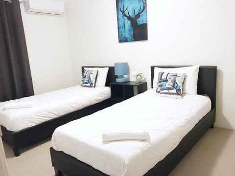 Perth Family Townhouse - Darwin Holiday 2