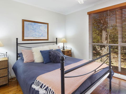 Pet Friendly - Bennetts Beach Cottage - Darwin Holiday 1