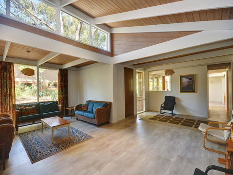 Pet Friendly - Large 4 Bedroom Home - Darwin Holiday 3