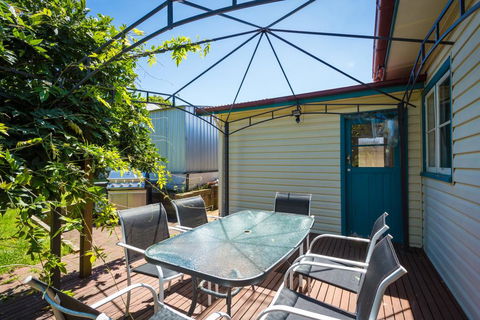 Pet Friendly Beach Cottage @ Ballingalla - Darwin Holiday 1