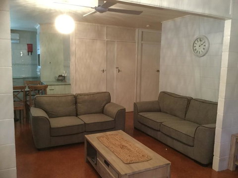 Pet Friendly Home Walking Distance To Surf Beach - North St, Woorim - Darwin Holiday 2