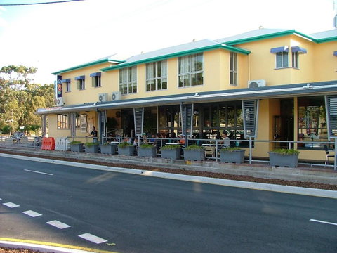 Pet Friendly Home Walking Distance To Surf Beach - North St, Woorim - Darwin Holiday 1