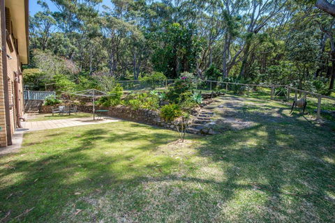 Pet Friendly Lentara St 8 - Fingal Bay - Darwin Holiday 1