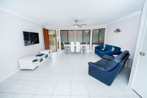 Pet Friendly Tomaree Rd 142 - Shoal Bay - Darwin Holiday 1