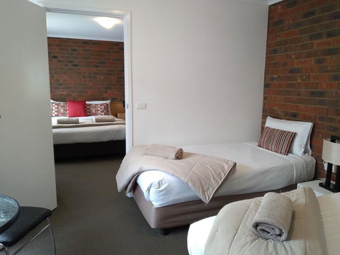 Pevensey Motor Lodge - Darwin Holiday 2