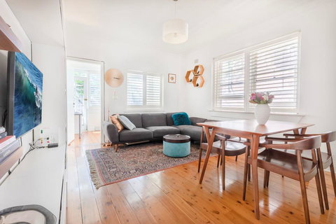 Picturesque Bellevue Hill 2BR Apt.+ Courtyard - Darwin Holiday 0