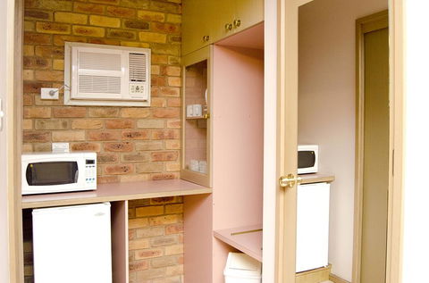 Pines Country Club Motor Inn - Darwin Holiday 0