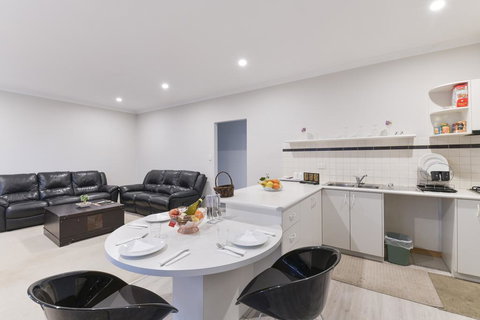 Platinum Motel - Darwin Holiday 3