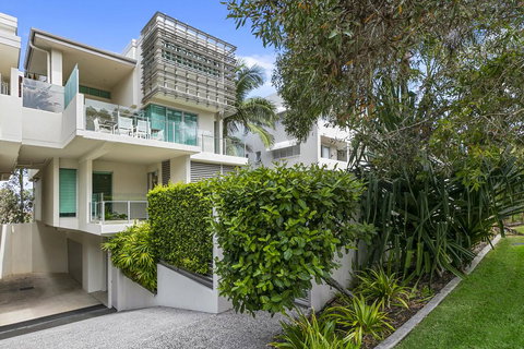 Platinum Status, Sunshine Beach - Darwin Holiday 1