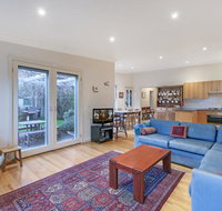 Plovers Rest - central 3 bedroom cottage with small orchard - Darwin Holiday