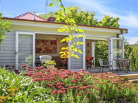 Poppy Cottage-delightful pet friendly weatherboard