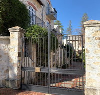 Port Mill Bed  Breakfast - Darwin Holiday