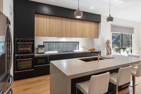 Portrush Luxury Villa - Darwin Holiday 1