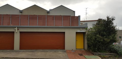 POSITION PERFECT CENTRAL INVERLOCH - Darwin Holiday 1