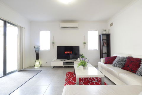 Prime Time Stays Belmont Townhouse - Darwin Holiday 2